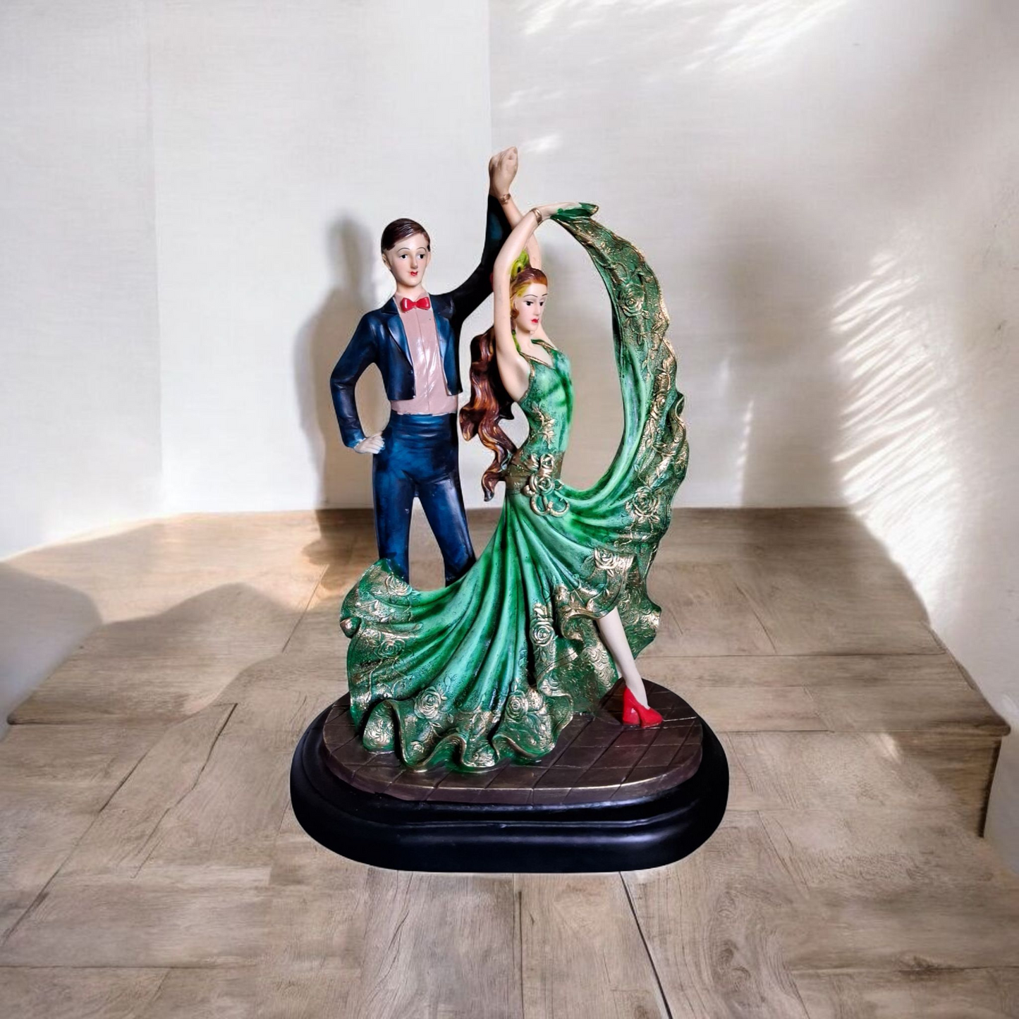 DANCING COUPLE SHOW PIECE