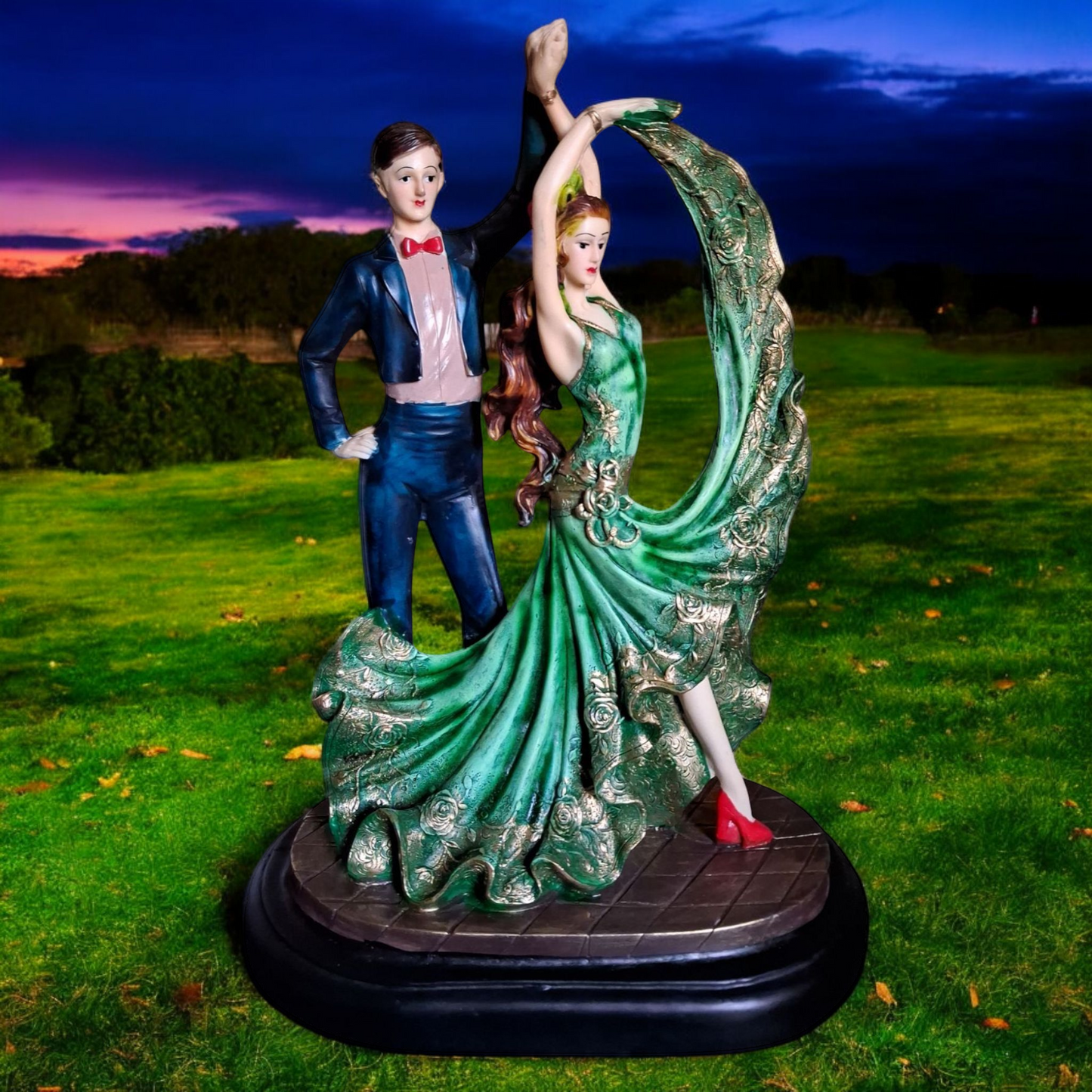 DANCING COUPLE SHOW PIECE